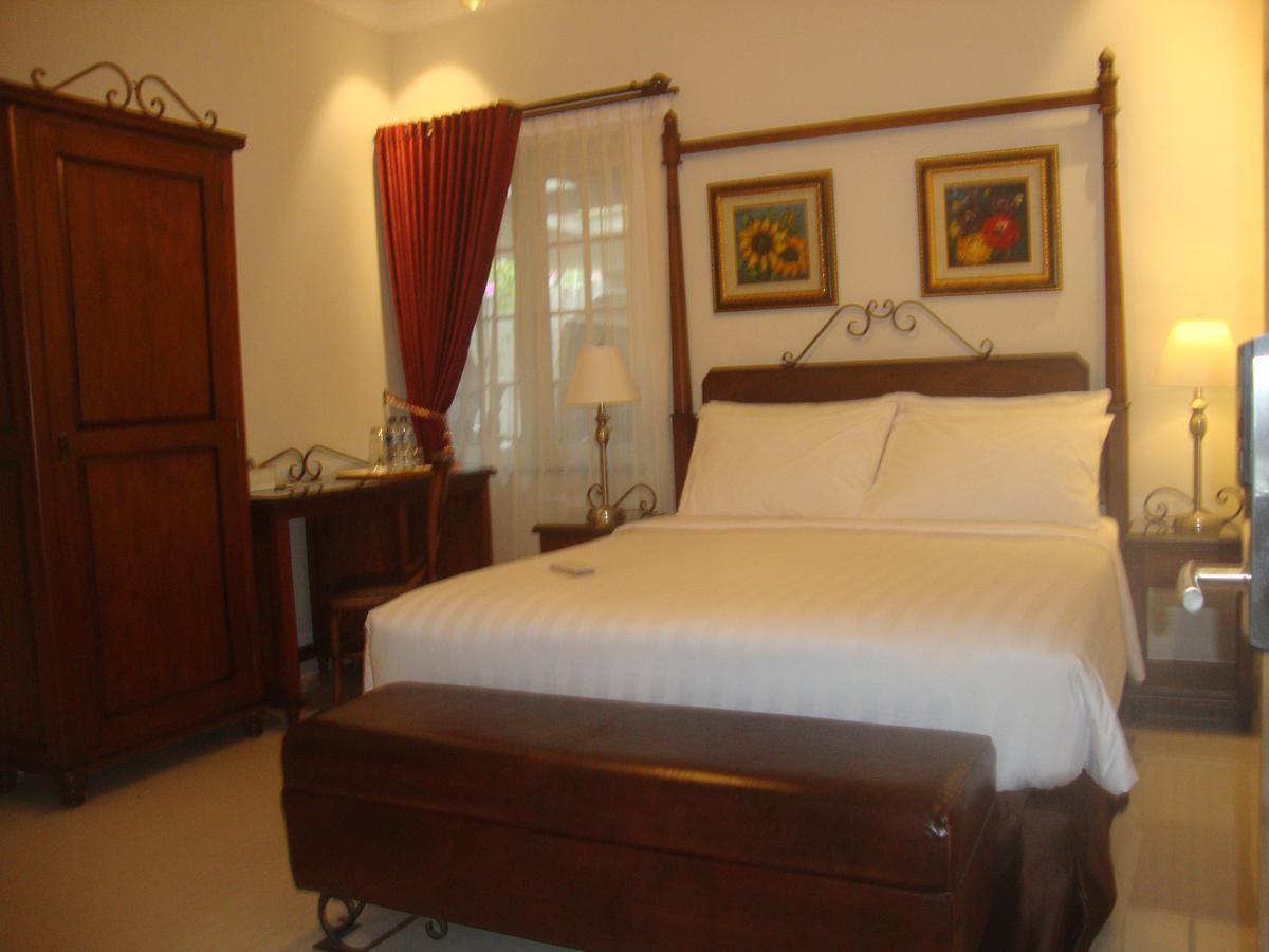 Front One Boutique Baluran Malang Hotel Екстериор снимка