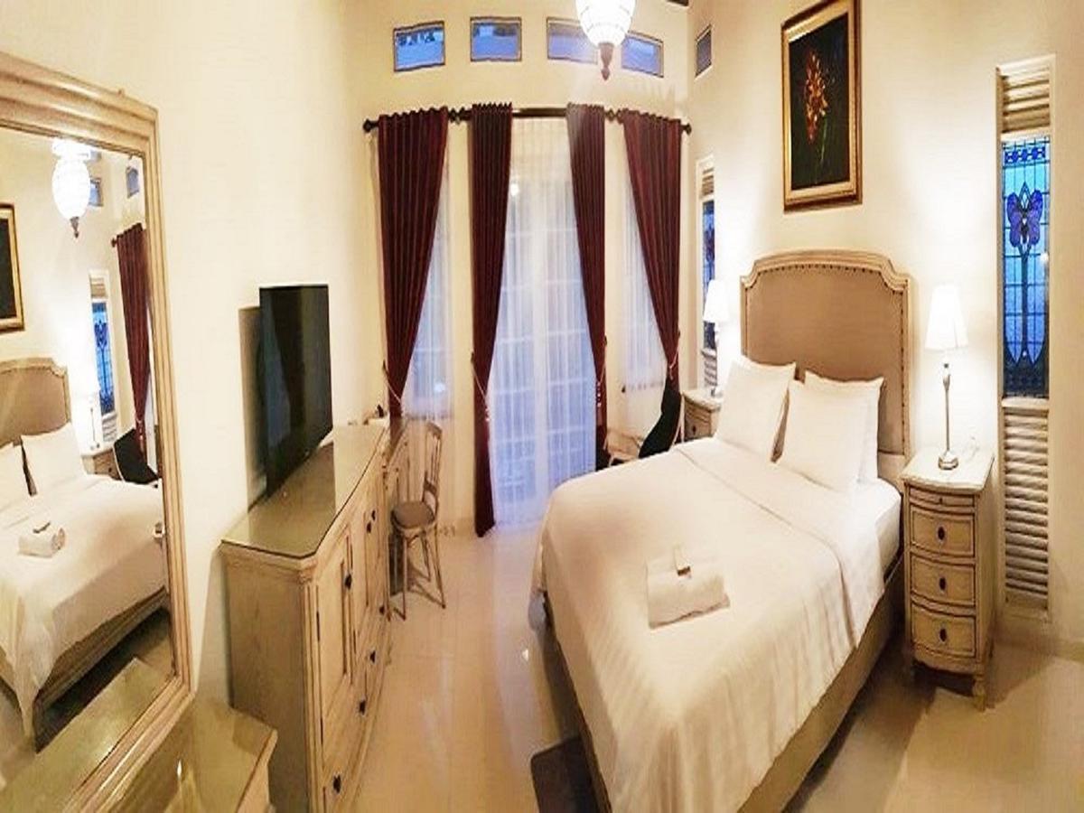 Front One Boutique Baluran Malang Hotel Екстериор снимка