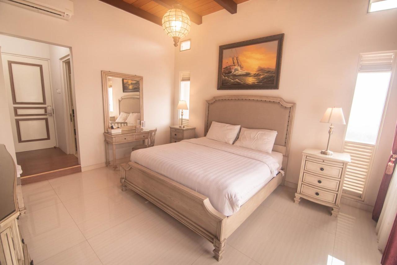 Front One Boutique Baluran Malang Hotel Екстериор снимка