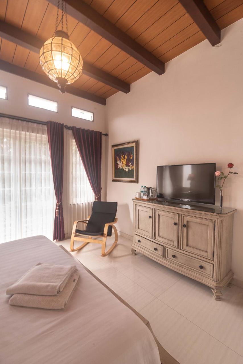 Front One Boutique Baluran Malang Hotel Екстериор снимка