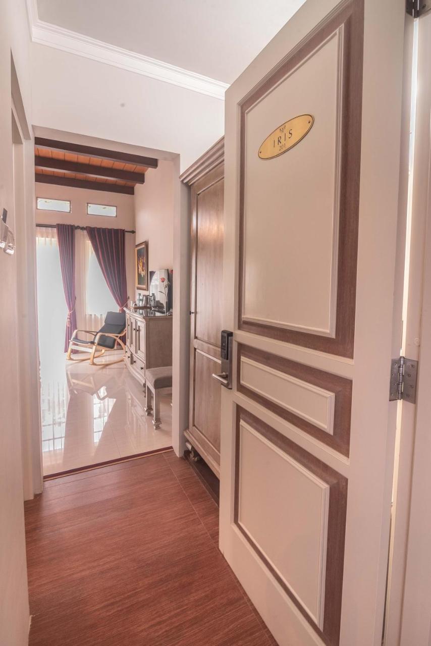 Front One Boutique Baluran Malang Hotel Екстериор снимка