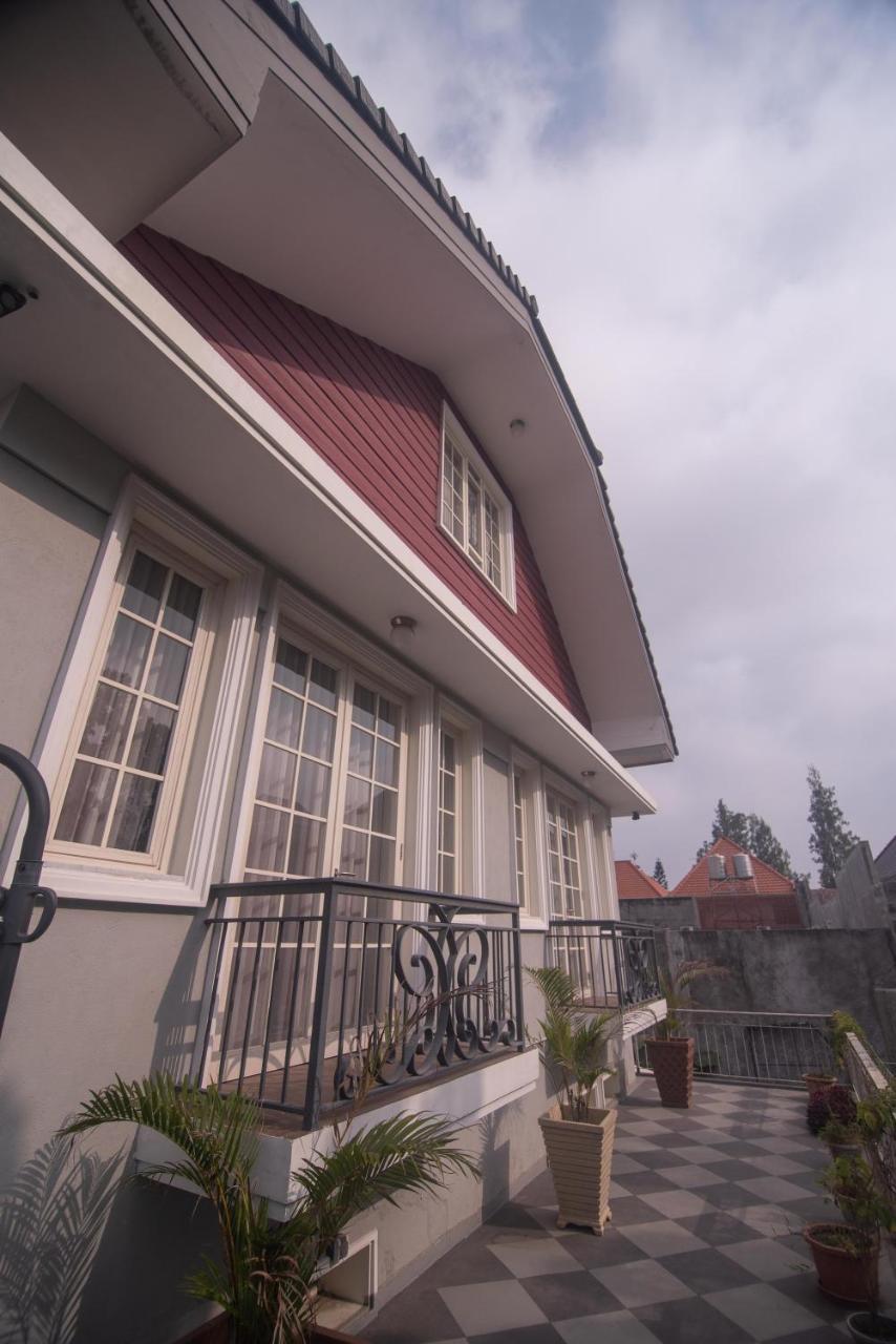 Front One Boutique Baluran Malang Hotel Екстериор снимка