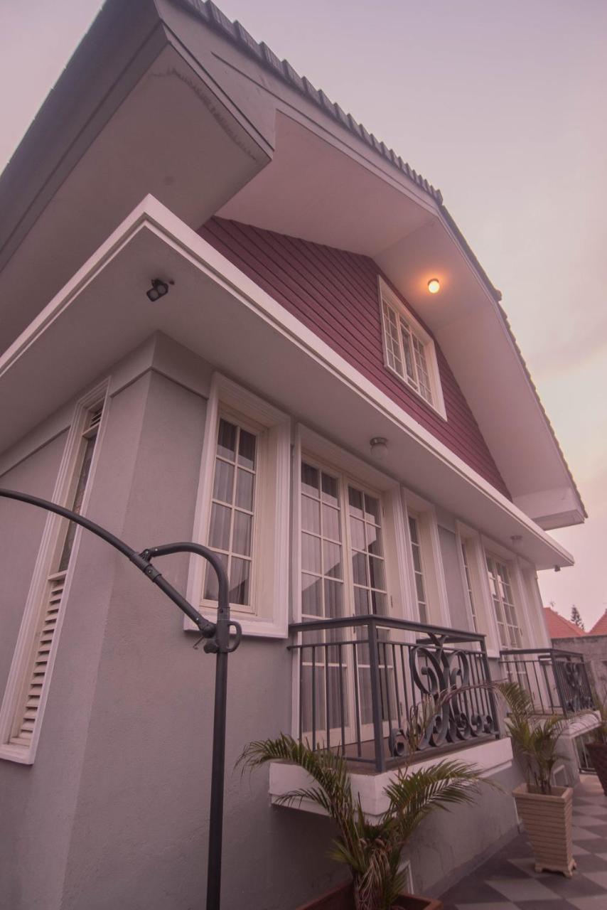 Front One Boutique Baluran Malang Hotel Екстериор снимка