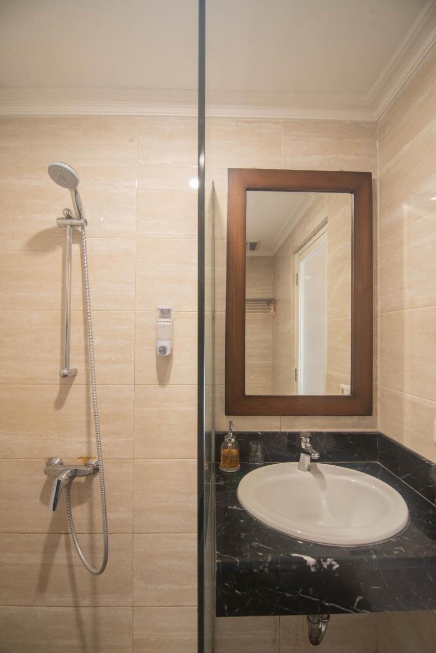 Front One Boutique Baluran Malang Hotel Екстериор снимка