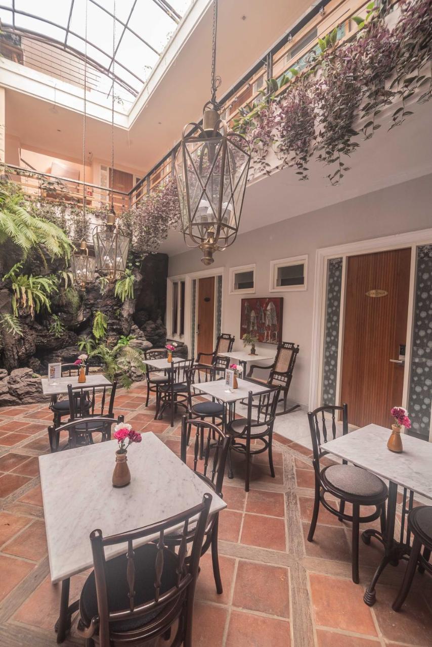 Front One Boutique Baluran Malang Hotel Екстериор снимка