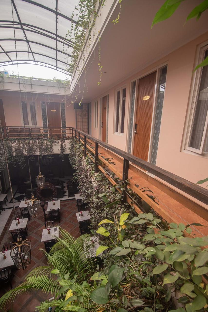 Front One Boutique Baluran Malang Hotel Екстериор снимка
