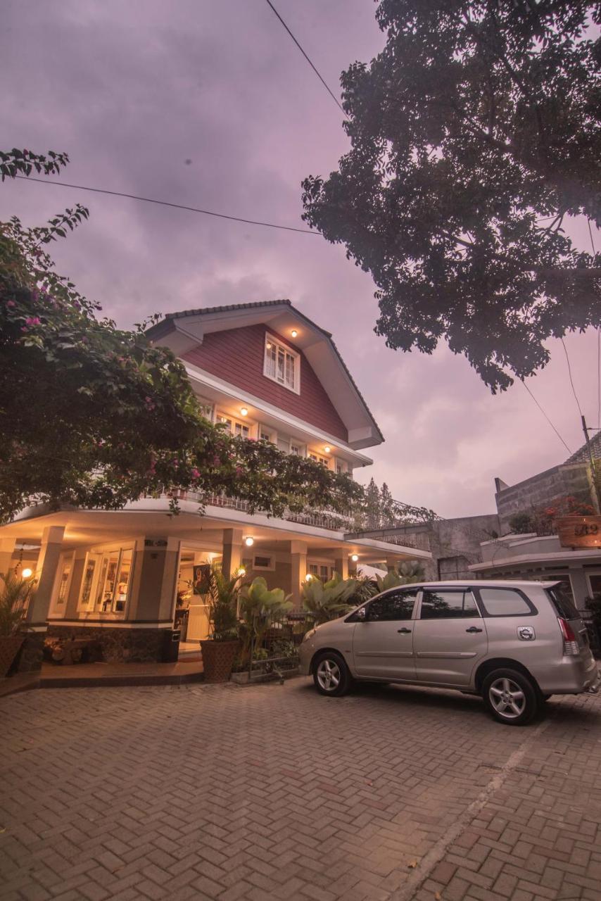 Front One Boutique Baluran Malang Hotel Екстериор снимка