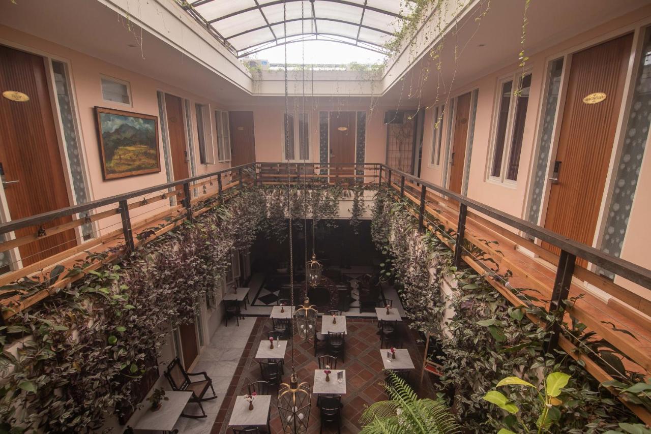 Front One Boutique Baluran Malang Hotel Екстериор снимка